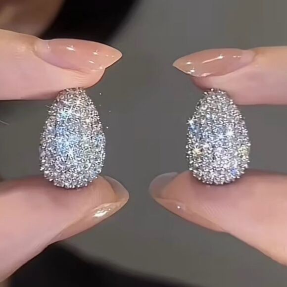 ✨ New Swarovski Crystal teardrop pierced earrings ✨Sellers pick - Picture 1 of 9